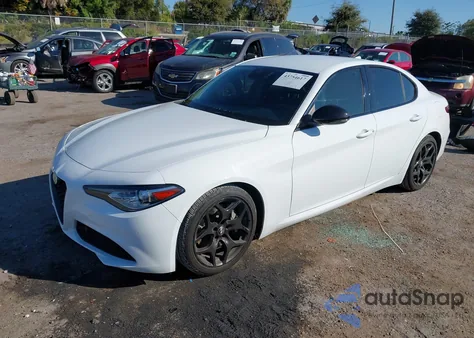 2021 Alfa Romeo Giulia Rwd z USA, uszkodzony, nr VIN ZARFAMANXM7641524